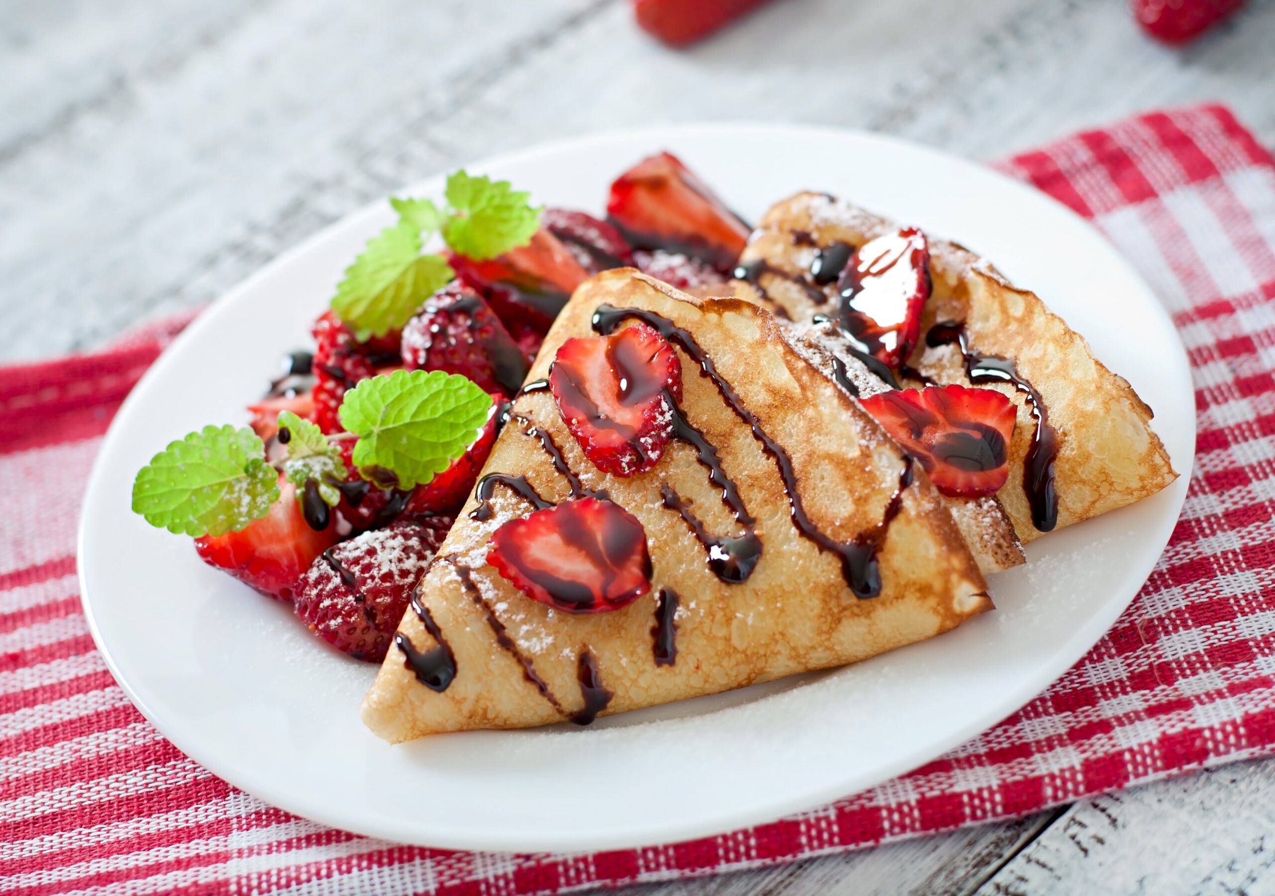 pancakes-with-strawberries-