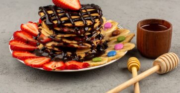 crêpes sucrées aux fruits et au chocolat