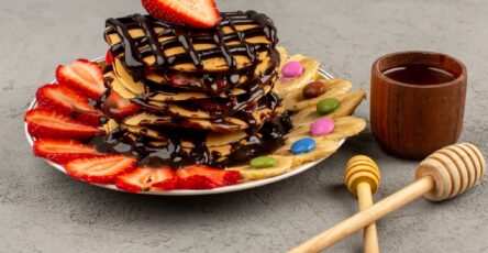 crêpes sucrées aux fruits et au chocolat